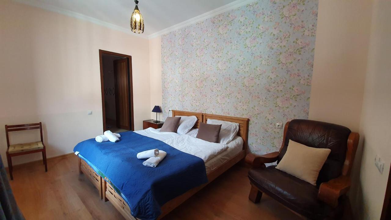 Guest House Sandro Kazbegi Exteriör bild