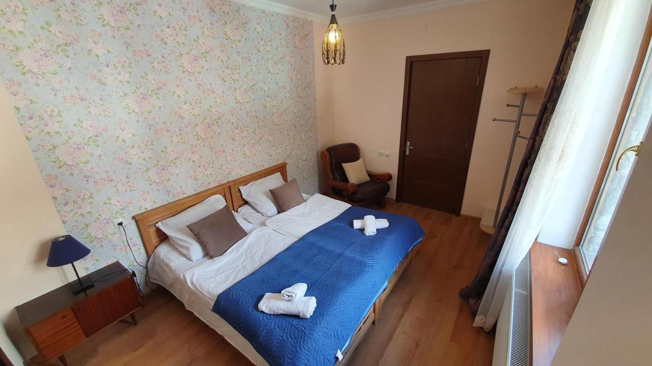 Guest House Sandro Kazbegi Exteriör bild