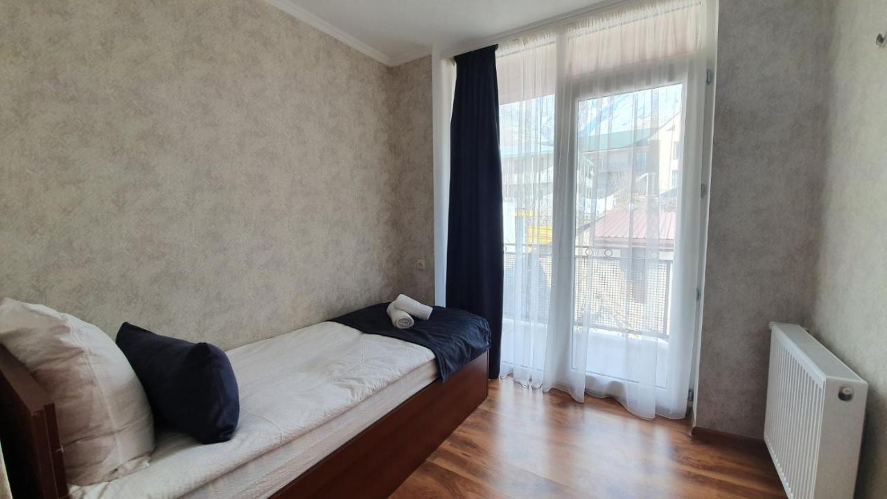 Guest House Sandro Kazbegi Exteriör bild
