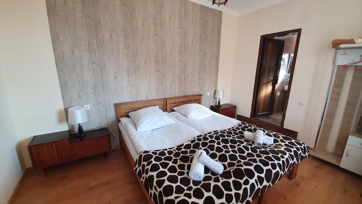 Guest House Sandro Kazbegi Exteriör bild